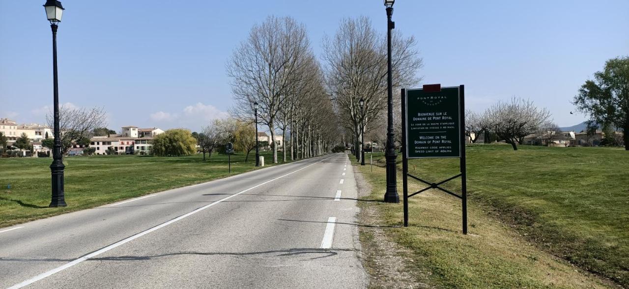 Charmant T2 Climatise Avec Belle Vue , Golf De Pont-Royal Mallemort Exterior photo