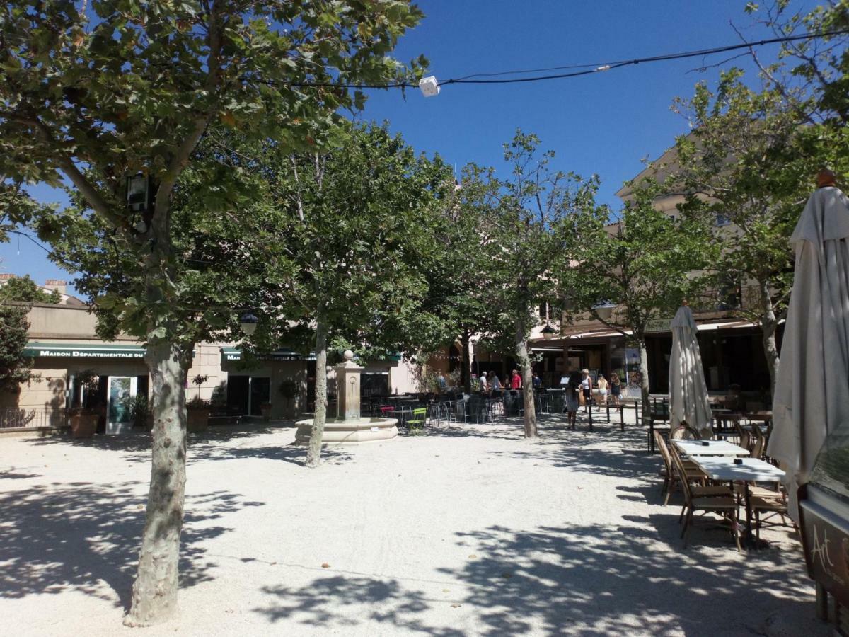 Charmant T2 Climatise Avec Belle Vue , Golf De Pont-Royal Mallemort Exterior photo